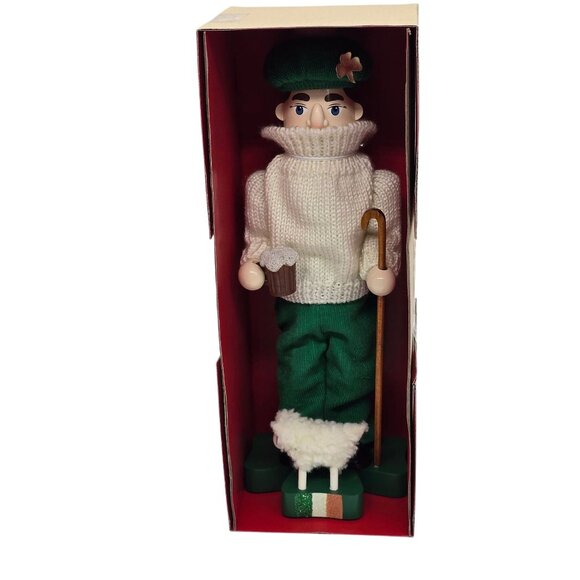 Nutcracker Village Ireland Shepherd w/ Sheep Figure 2005 Boxed - Picture 2 of 15